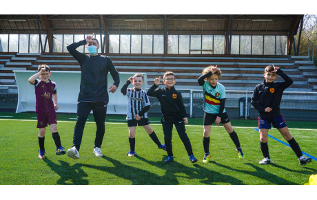 UN ENTRAINEMENT MÊLANT U8-U9 ET SENIORS